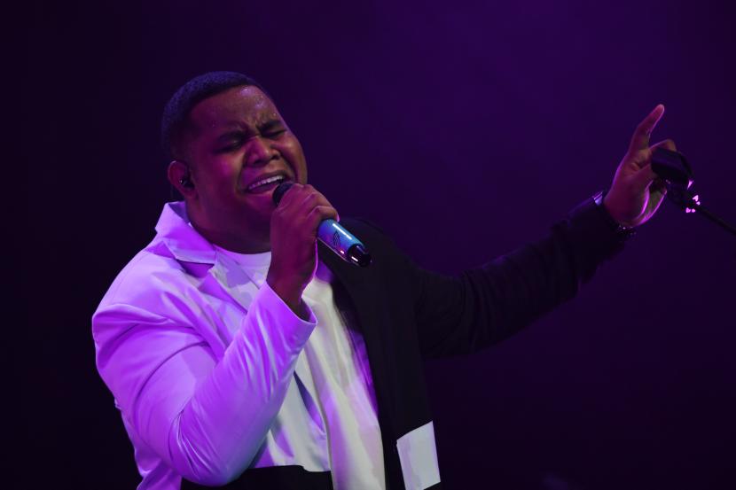 Andmesh Playing Piano